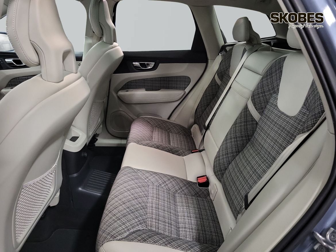 Volvo XC60 Momentum 2018, bild 9/10