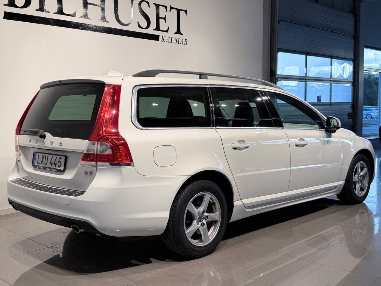 Volvo V70 D4 2015, kuva 4/10