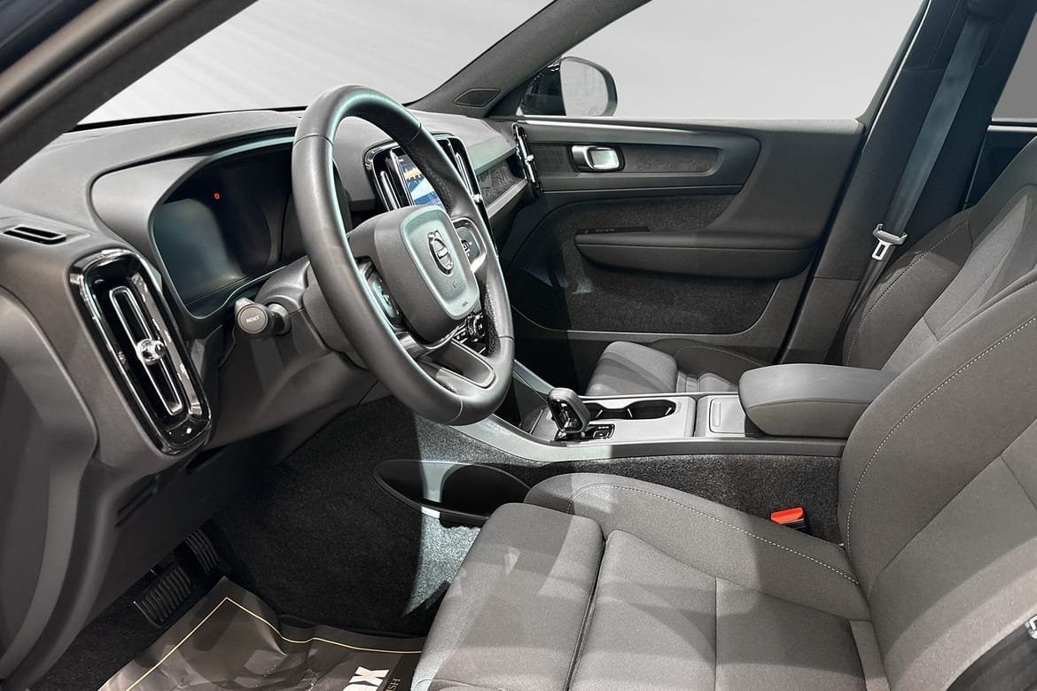 Volvo EX40 Extended Range Plus 2026, photo 7/10