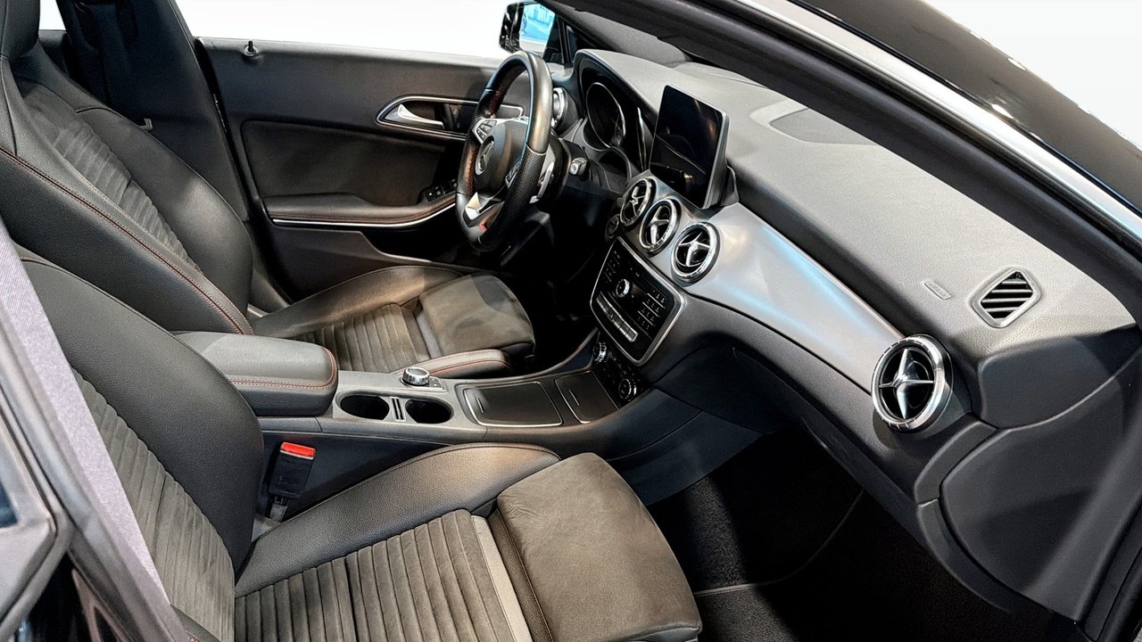 Mercedes-Benz CLA 180 AMG Line 2018, photo 3/8