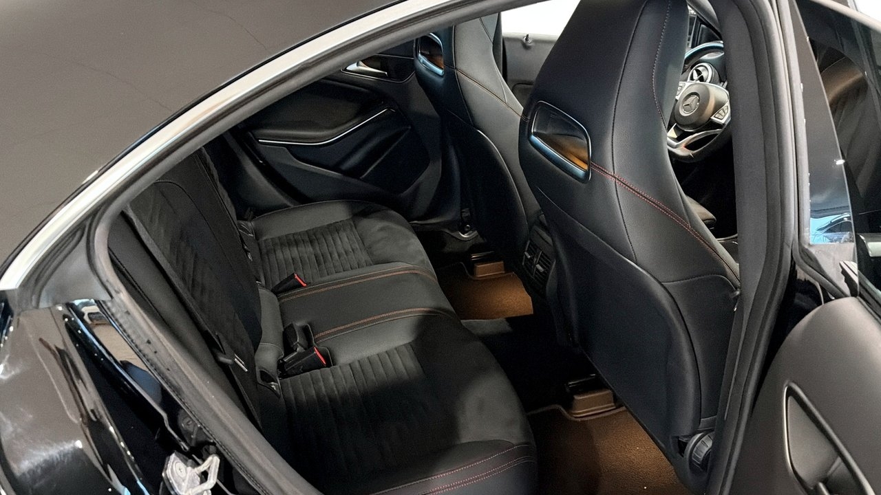 Mercedes-Benz CLA 180 AMG Line 2018, photo 5/8