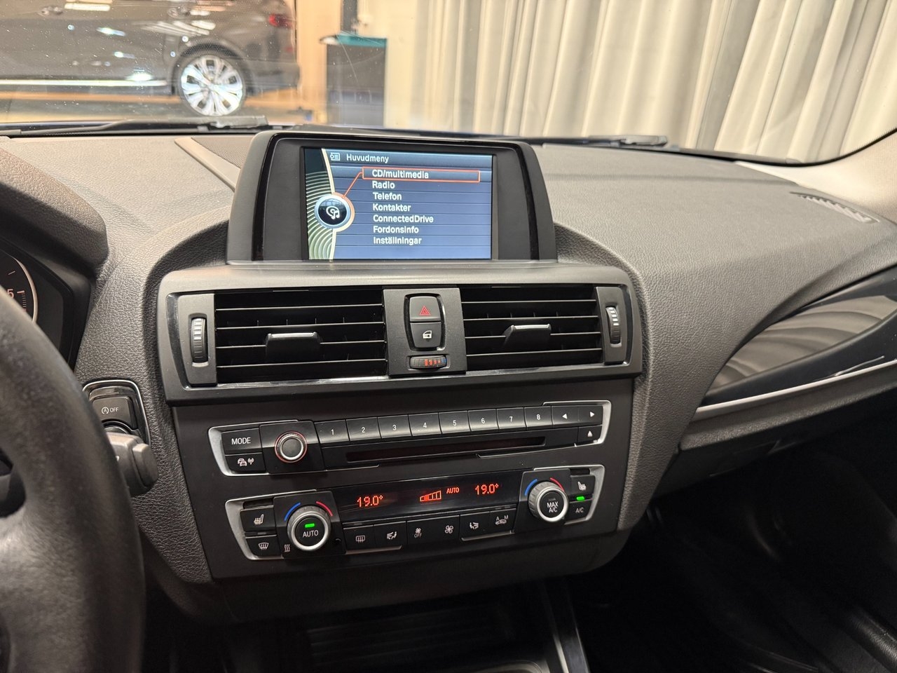 BMW 118d Urban Line 2013, kuva 9/10