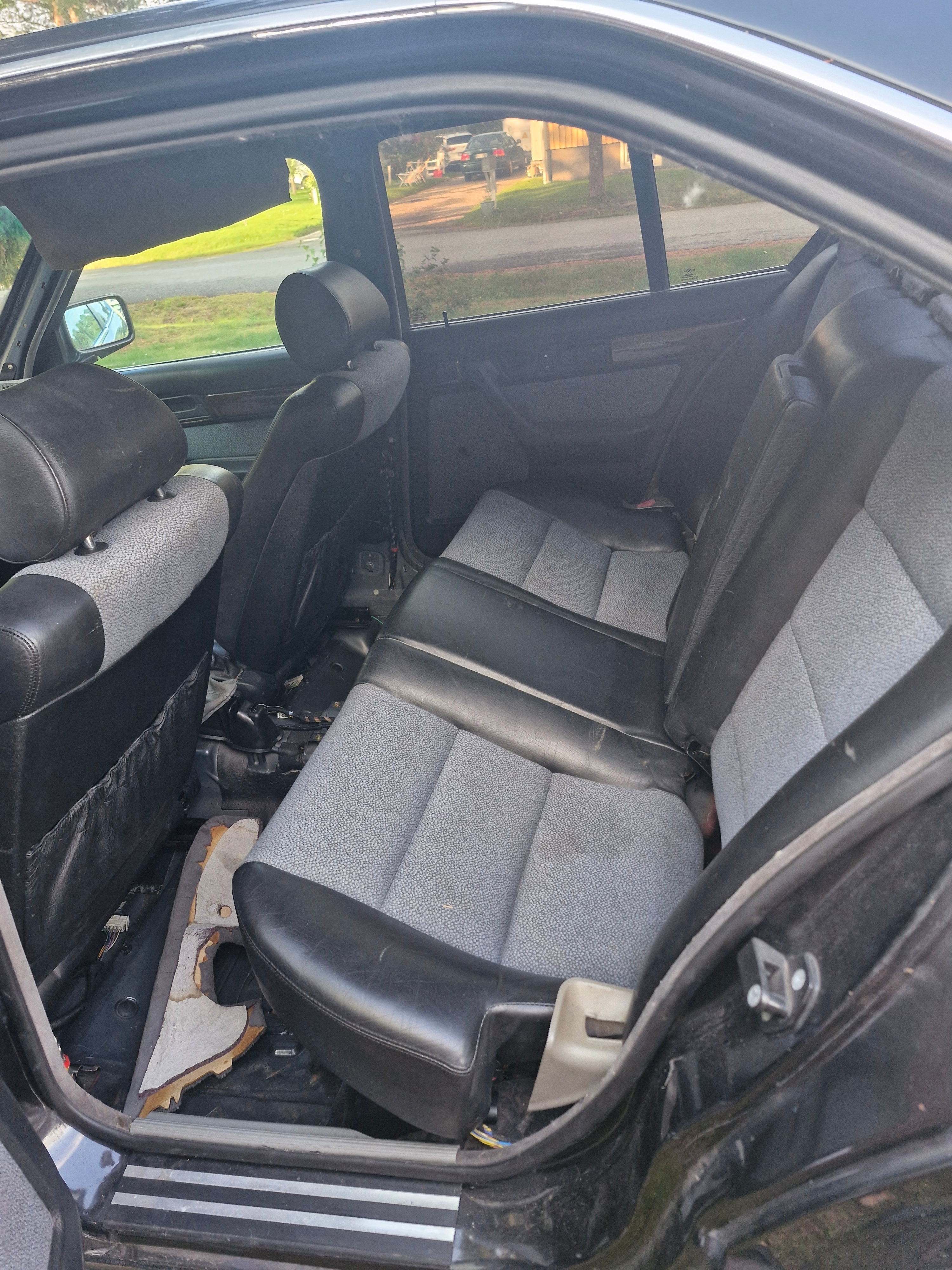 BMW 525i 1992, photo 6/9