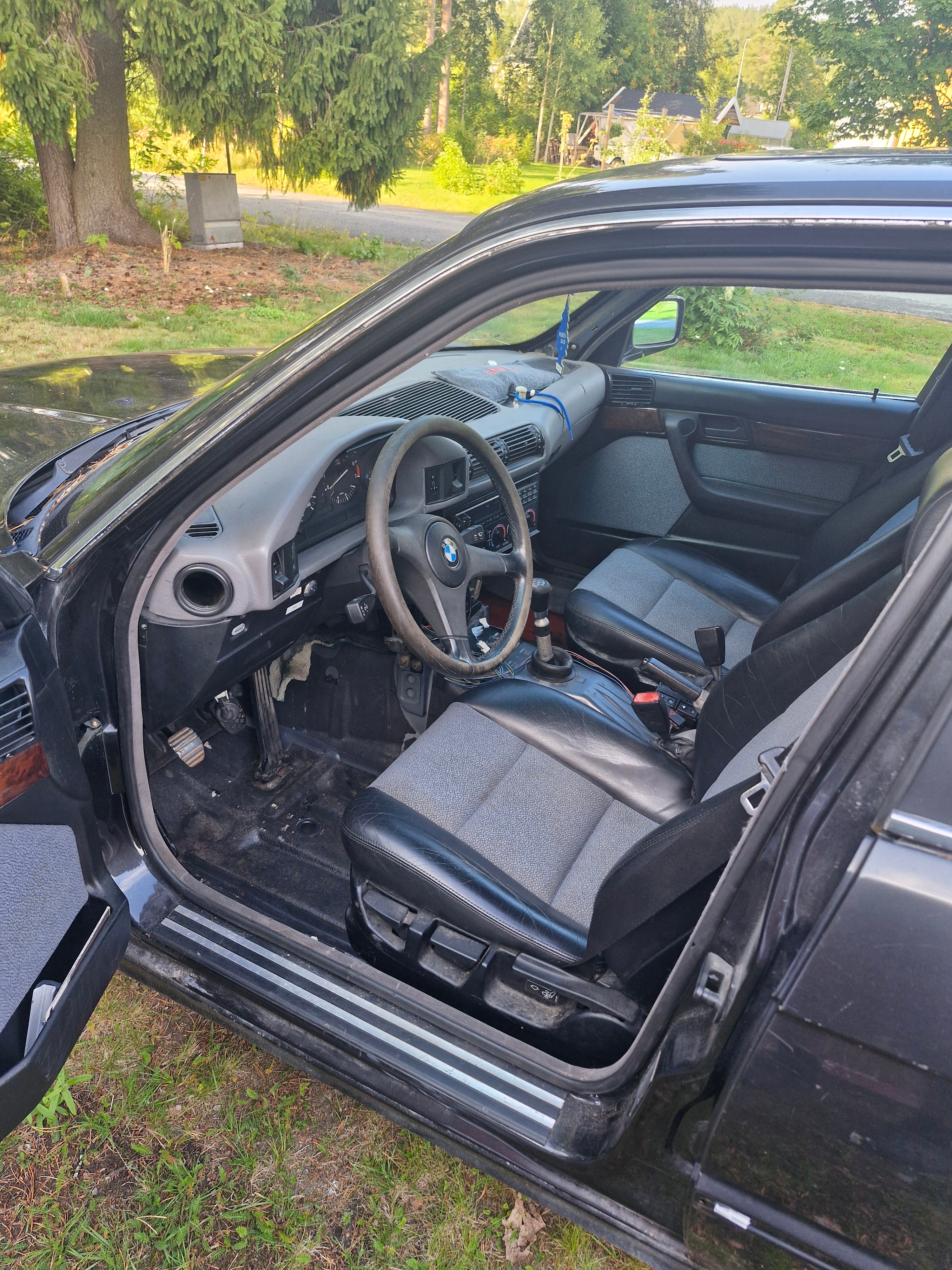 BMW 525i 1992, photo 5/9