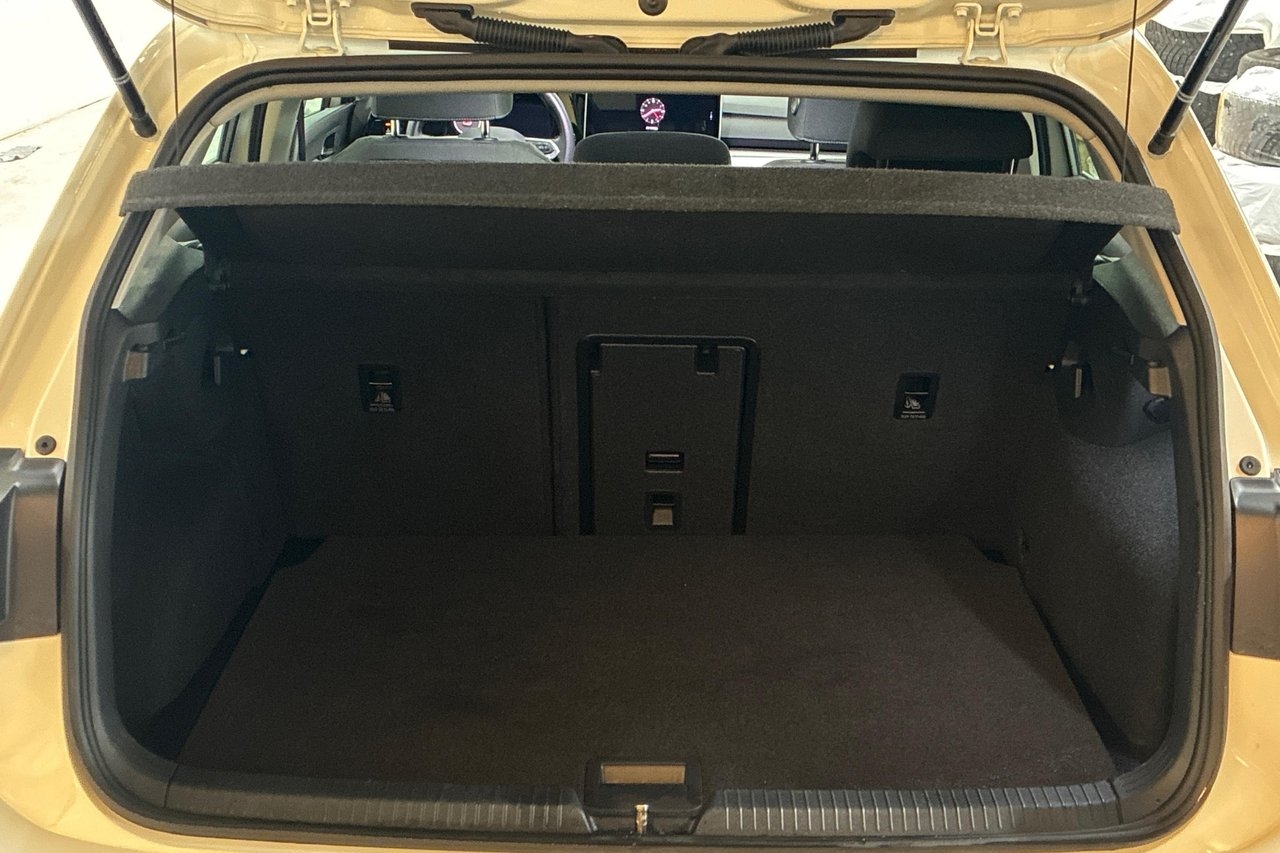 Volkswagen Golf 1.5 eTSI Life 2025, kuva 10/10