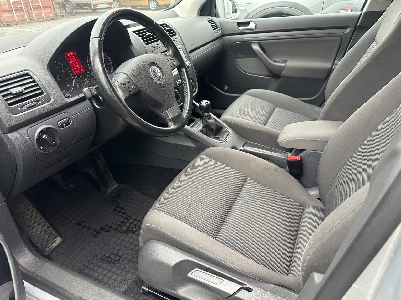 Volkswagen Golf 1.6 Trendline 2008, kuva 7/10