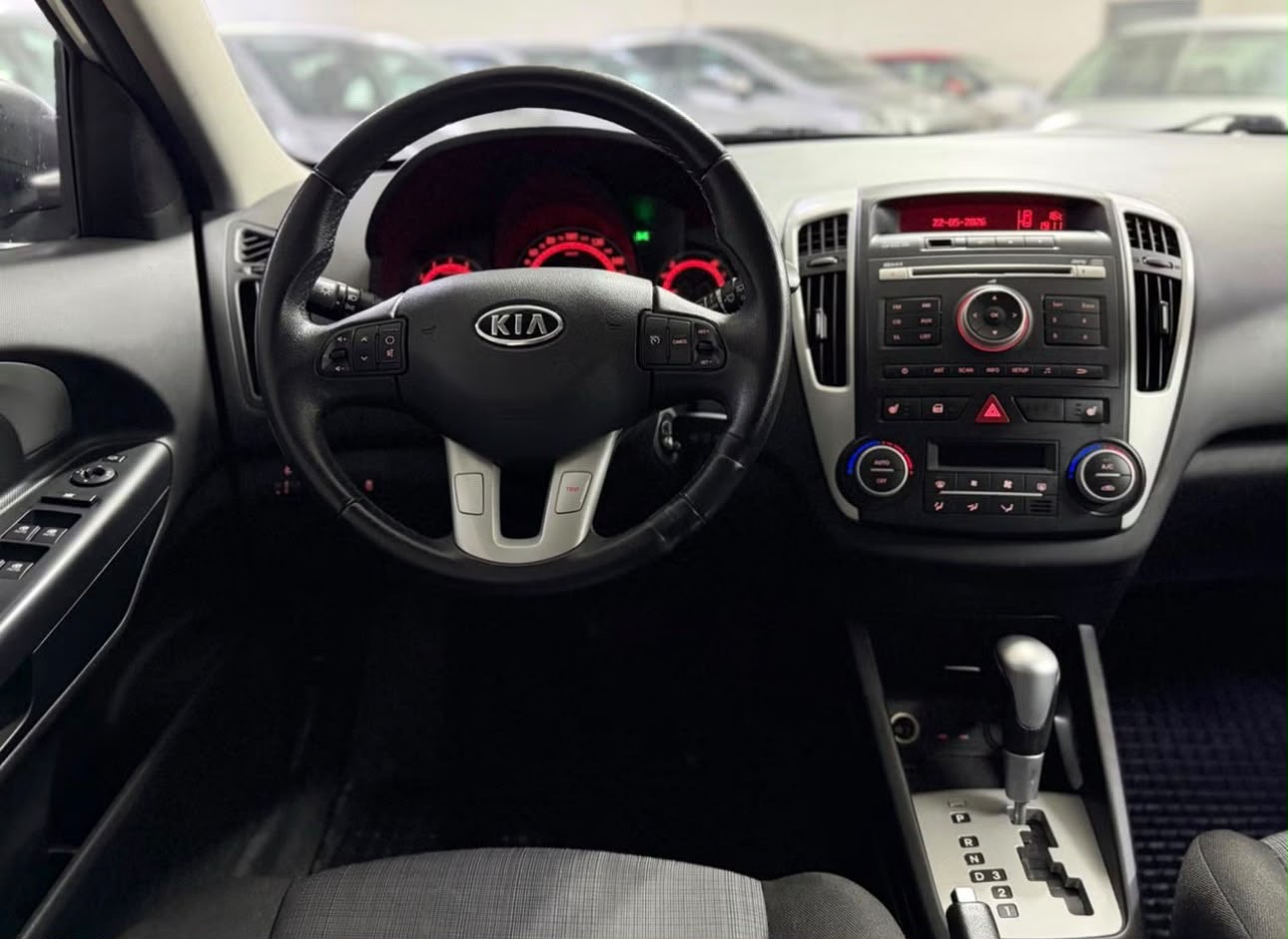Kia Ceed 1.6 2010, bild 2/6