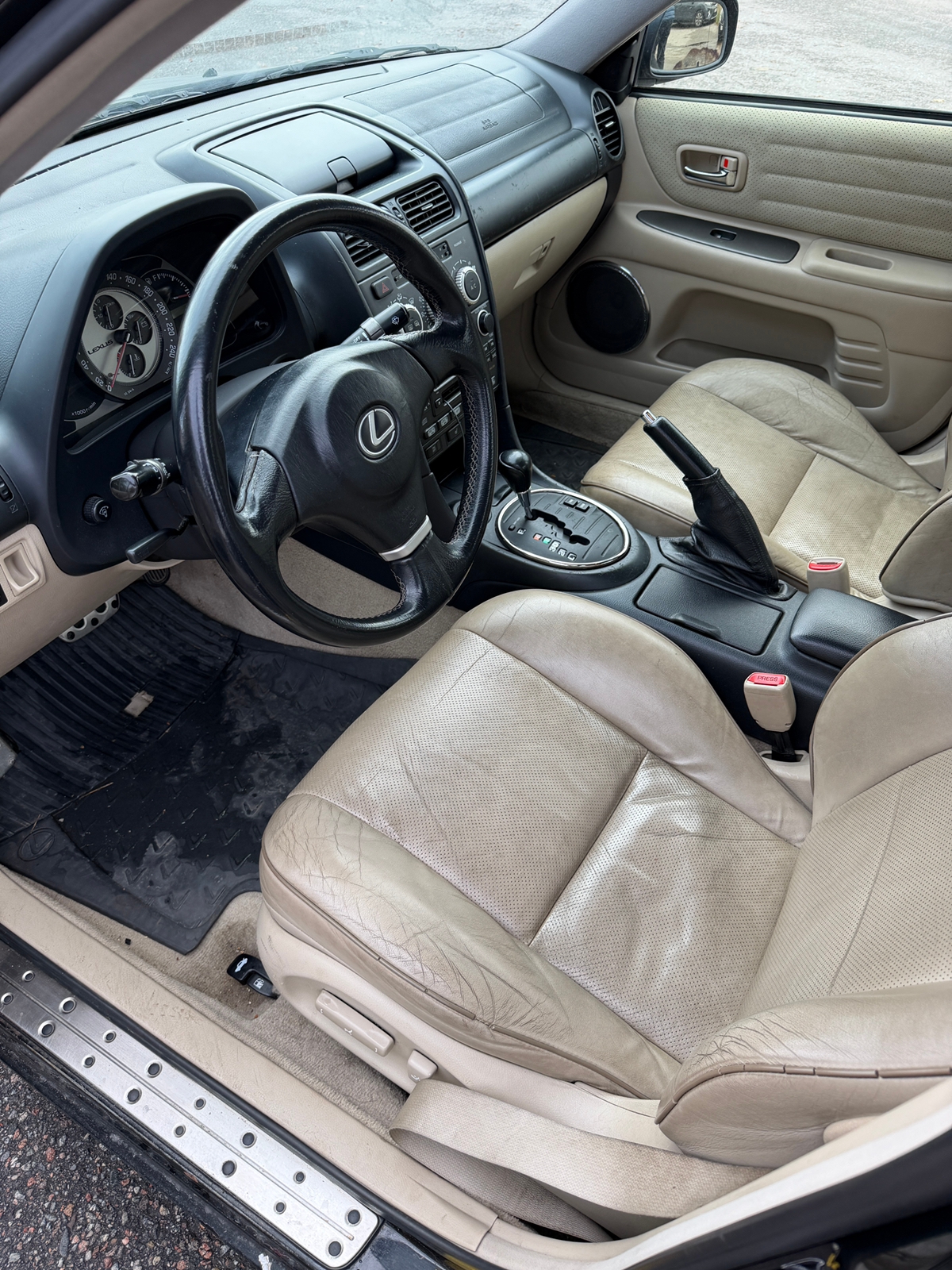 Lexus IS 200 2005, photo 5/6