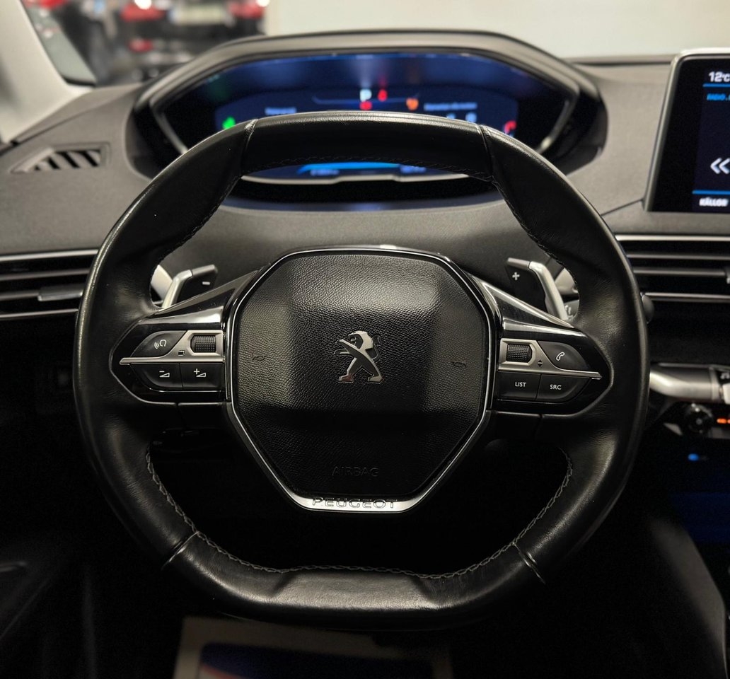 Peugeot 3008 1.2 PureTech 130 Allure 2017, photo 6/10