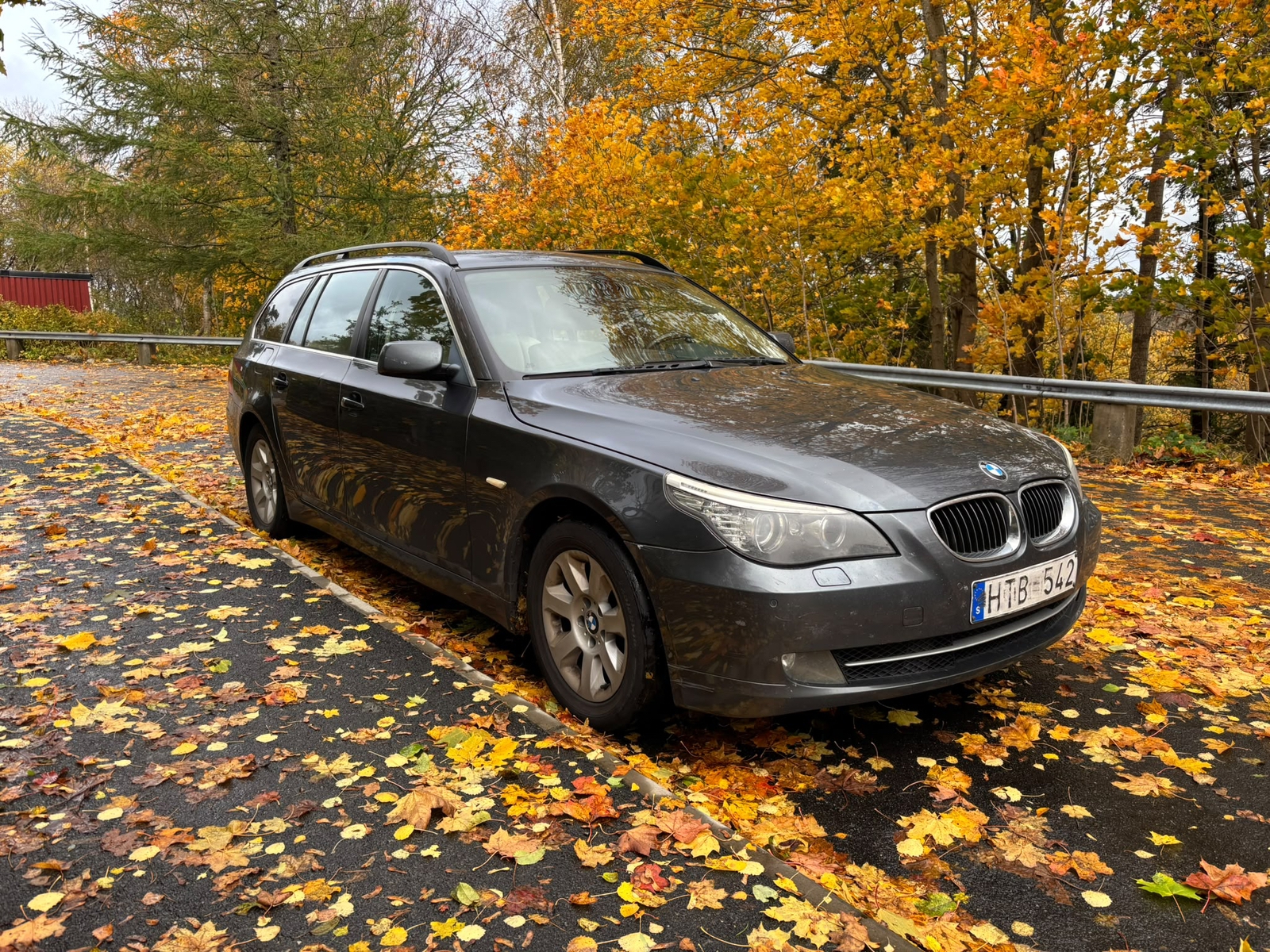 BMW 525i 2009, bild 2/7
