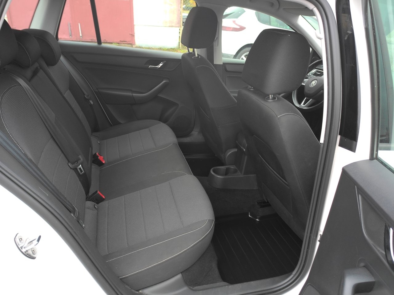Skoda Rapid 1.2 TSI 2016, bild 9/10