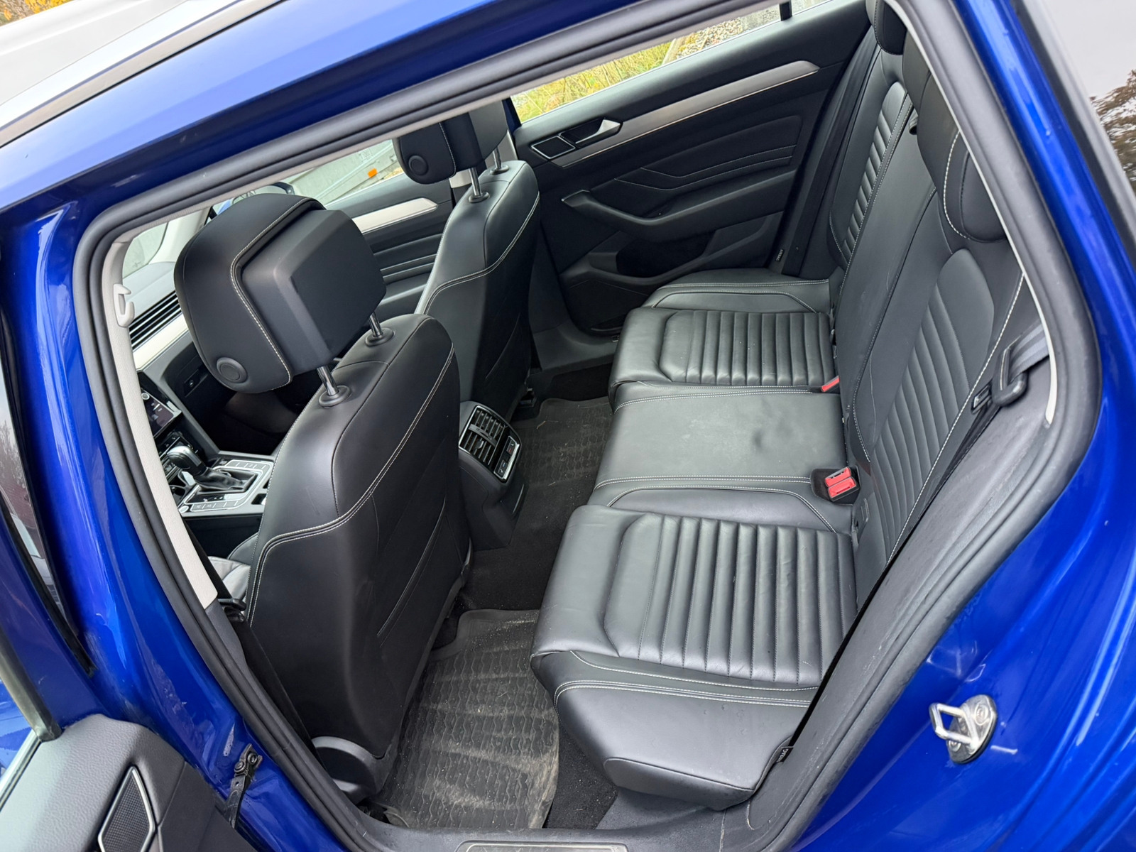 Volkswagen Passat 2.0 TDI SCR R-Line 2021, bild 4/8