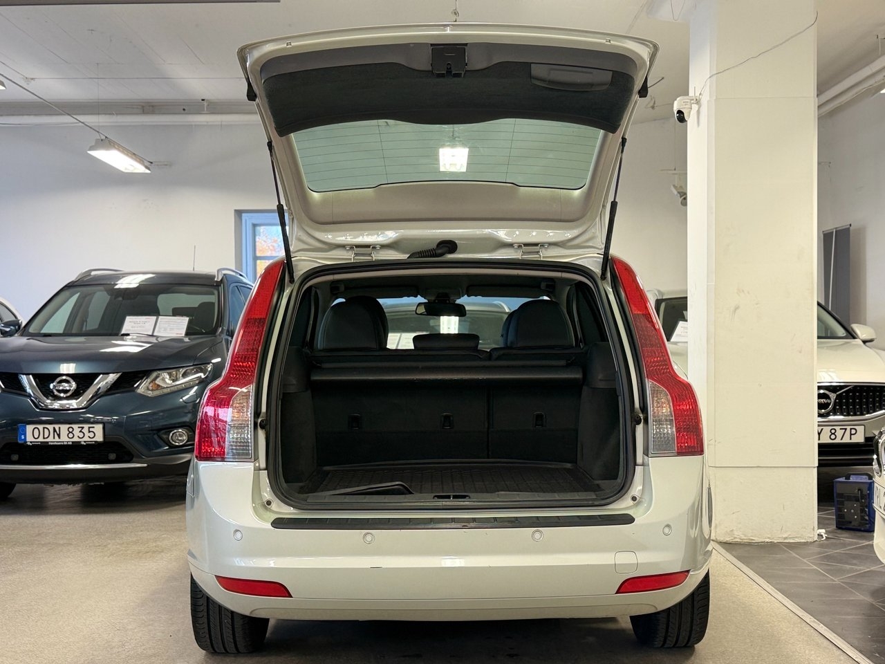 Volvo V50 Momentum Classic 2012, photo 9/10
