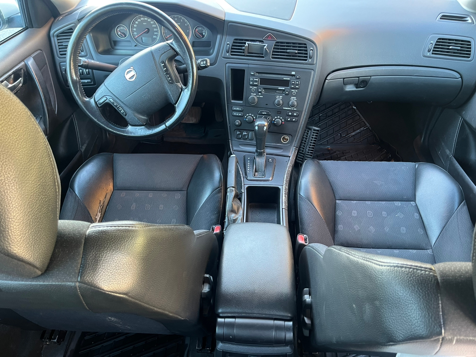 Volvo V70 2.4 2004, kuva 5/6