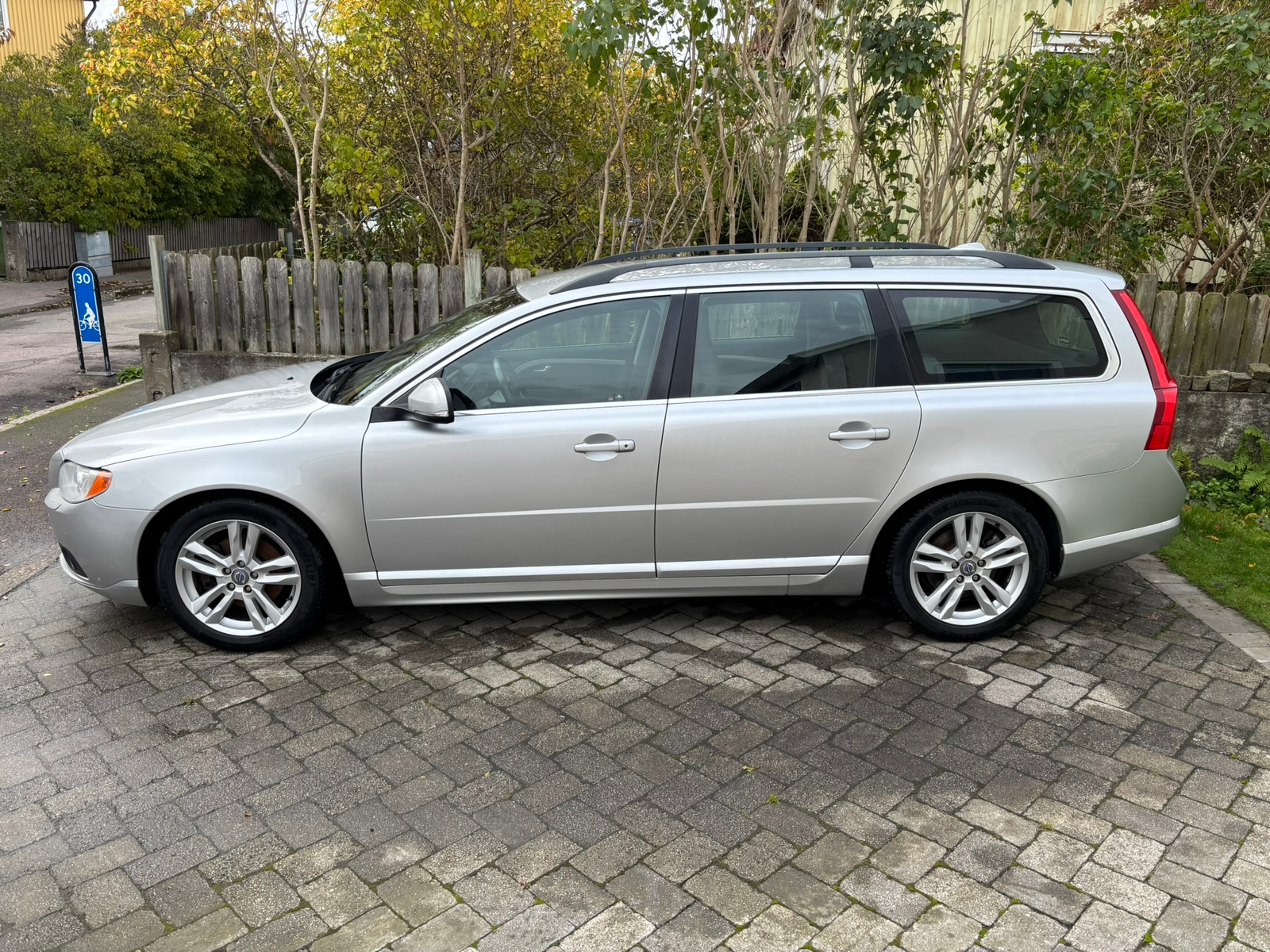 Volvo V70 D4 2013, kuva 10/10