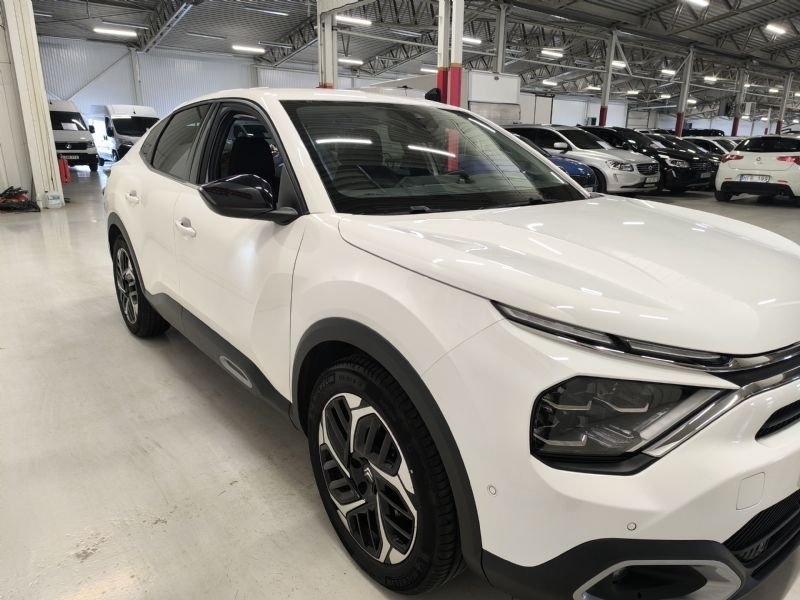 Citroen C4 Shine 2023, photo 3/10