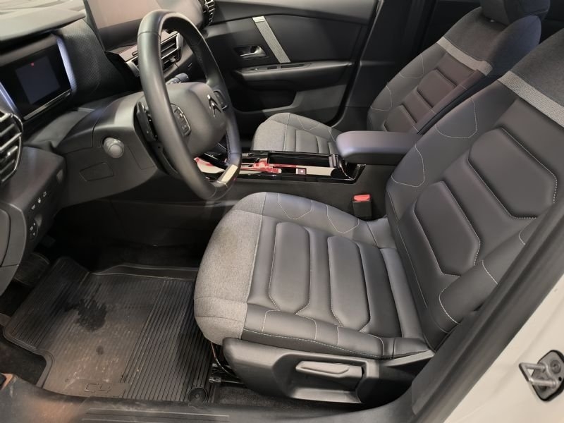 Citroen C4 Shine 2023, photo 6/10
