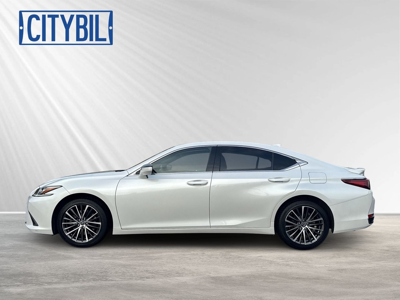 Lexus ES 300h Executive 2023, bild 2/10