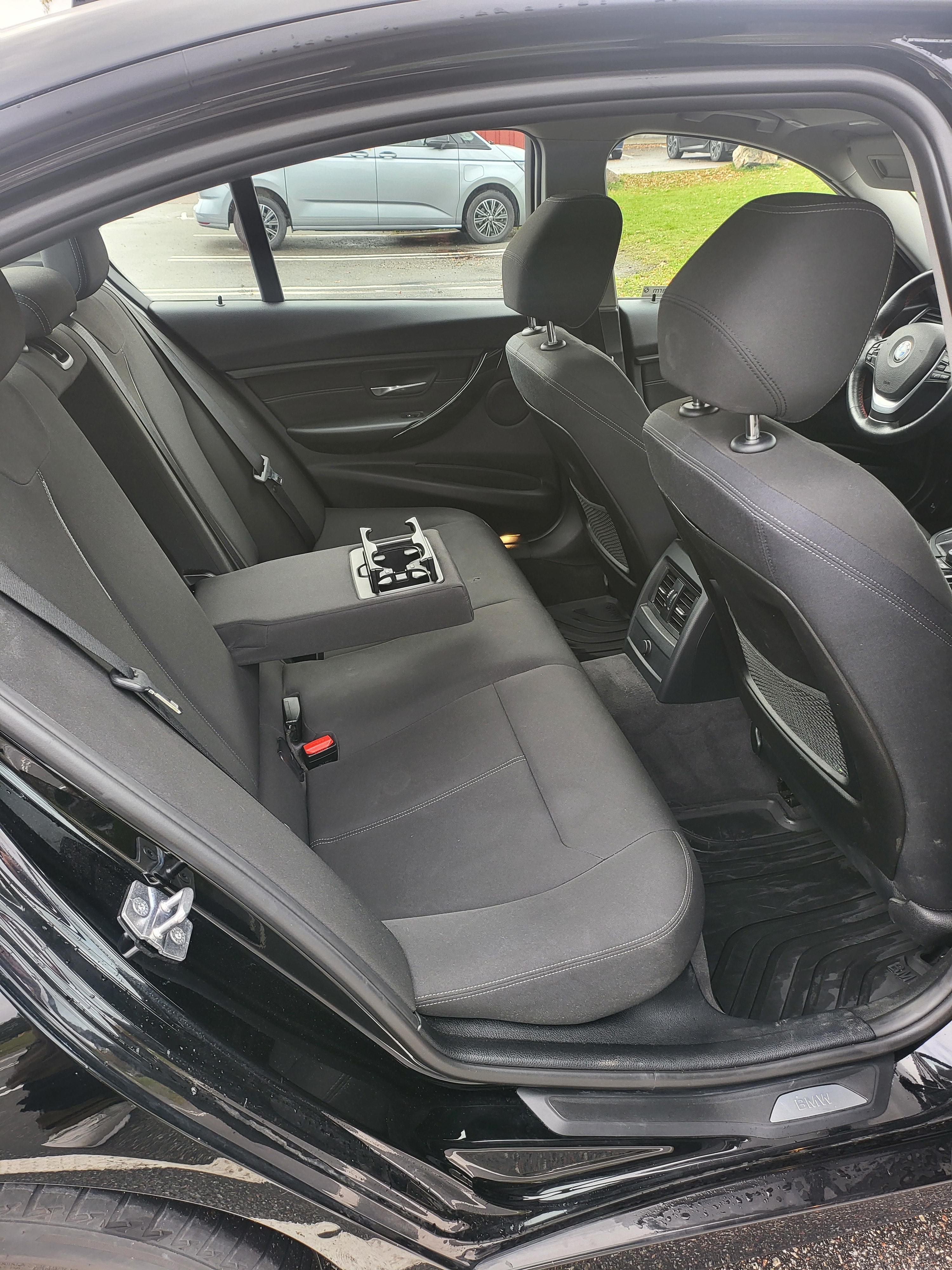 BMW 318d 2015, bild 6/8