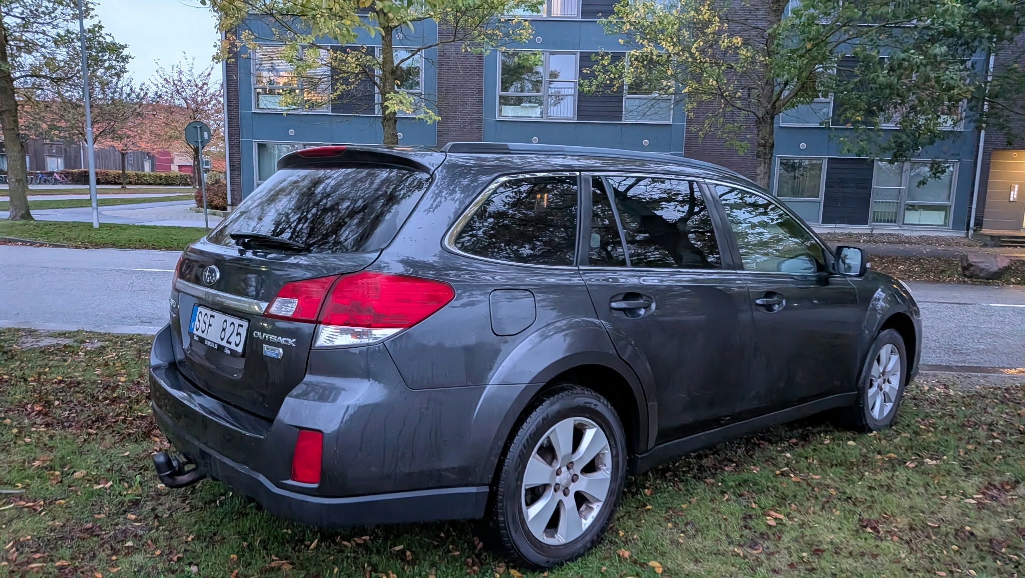 Subaru Outback 2.0D 2010, bild 3/5