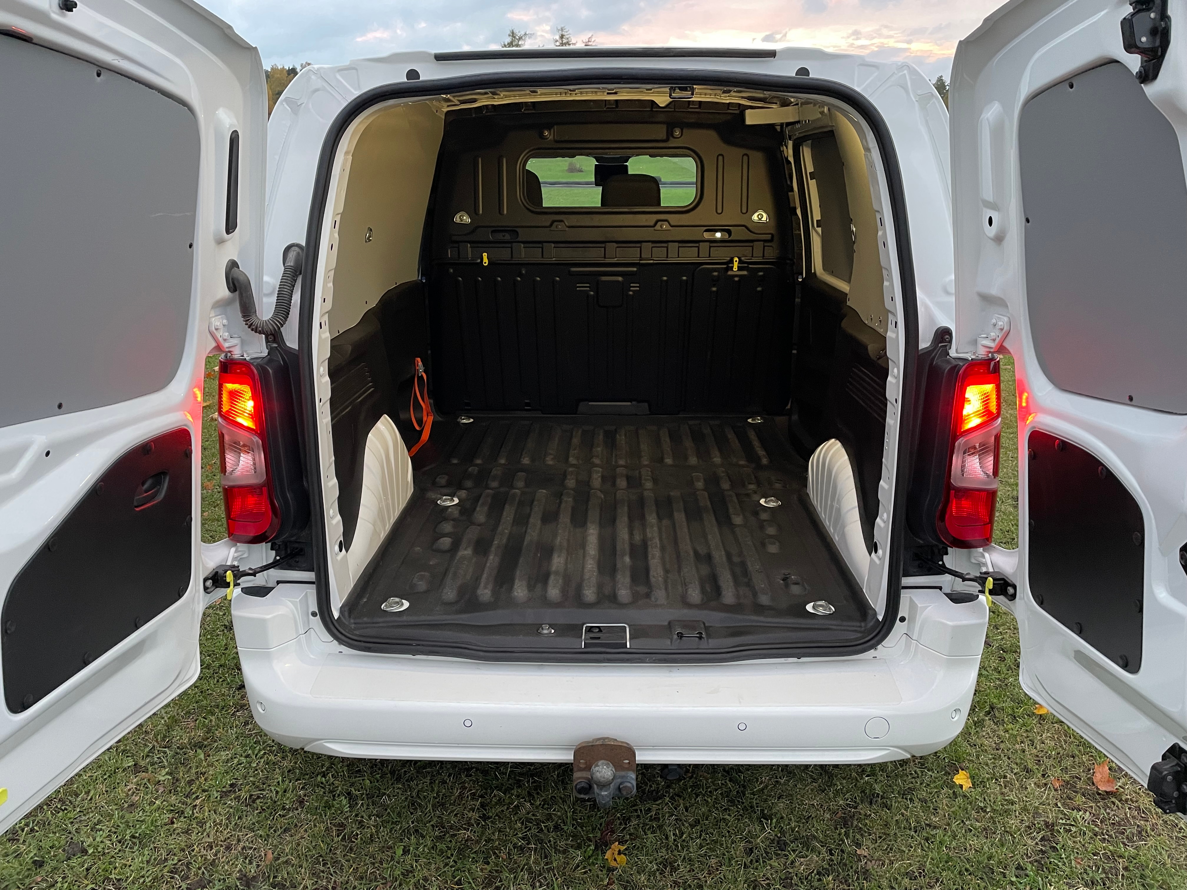 Peugeot Partner 1.5 BlueHDi 130 2019, bild 6/9