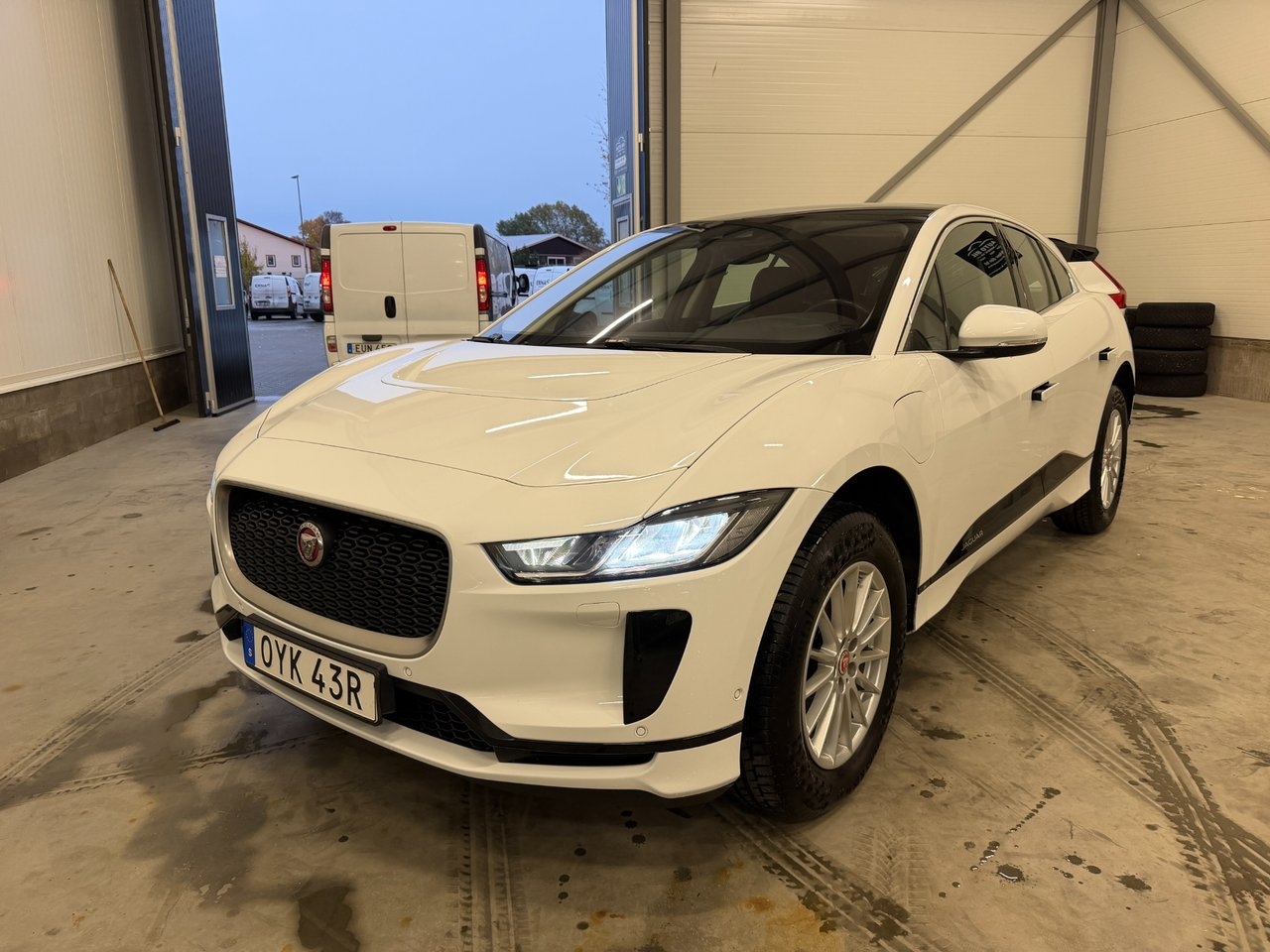 Jaguar I-Pace EV400 2020, bild 2/10