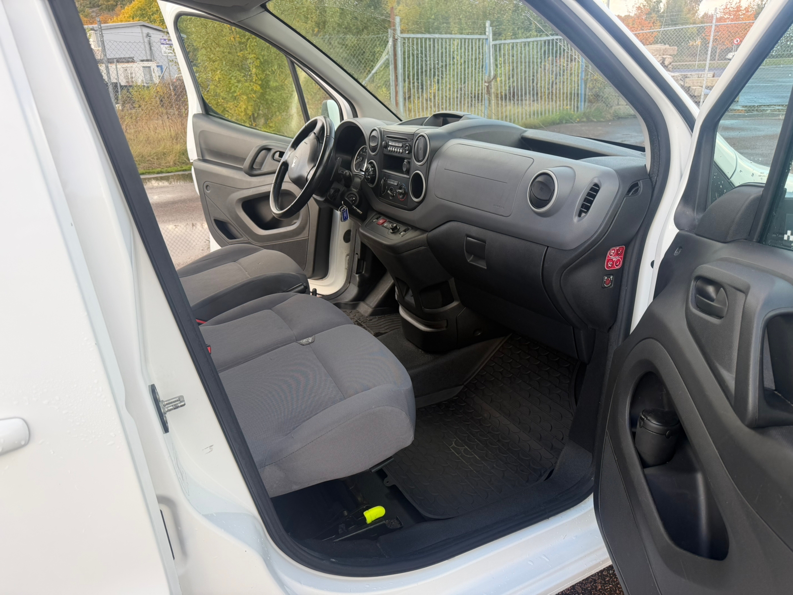 Peugeot Partner BlueHDi 100 2015, bild 7/10