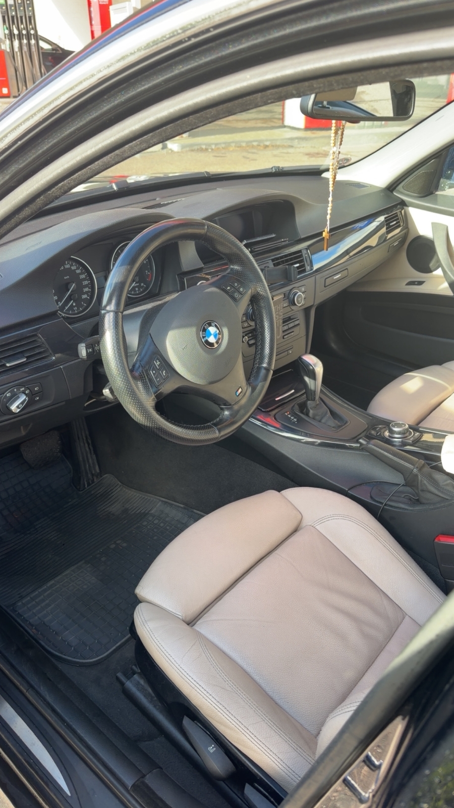 BMW 325i 2009, bild 6/10