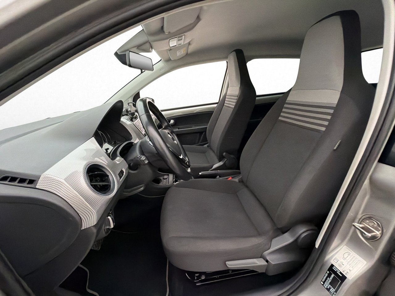 Volkswagen e-Up! 2020, photo 9/10