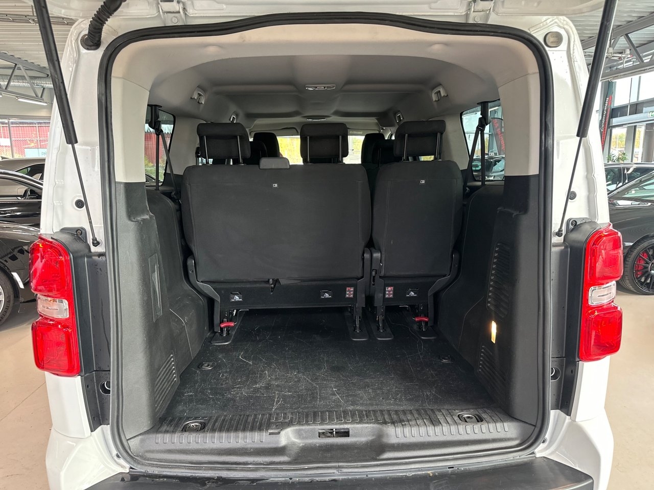 Peugeot Expert BlueHDi 115 S&S 2017, photo 9/10