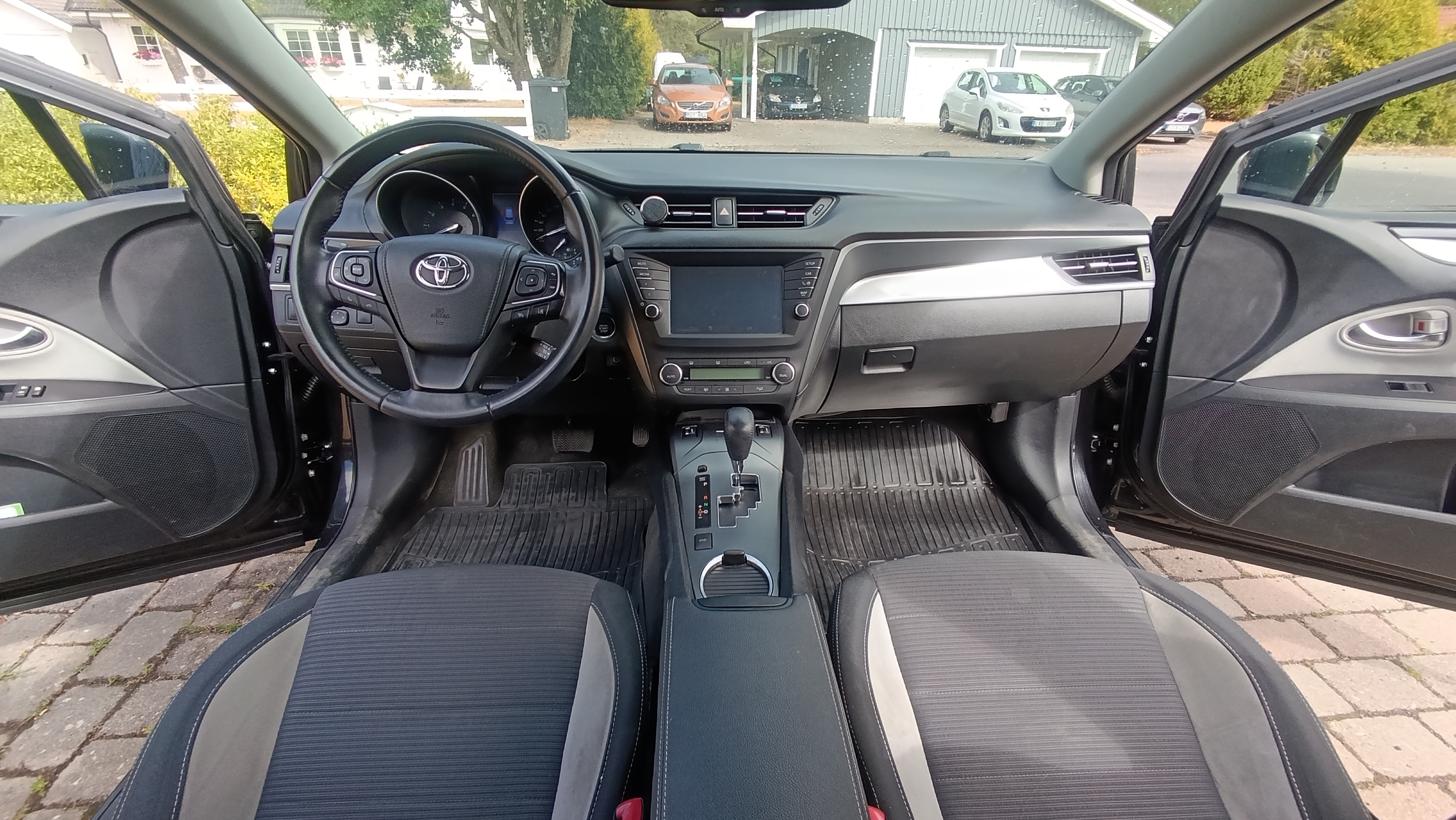 Toyota Avensis 1.8 2017, bild 2/6
