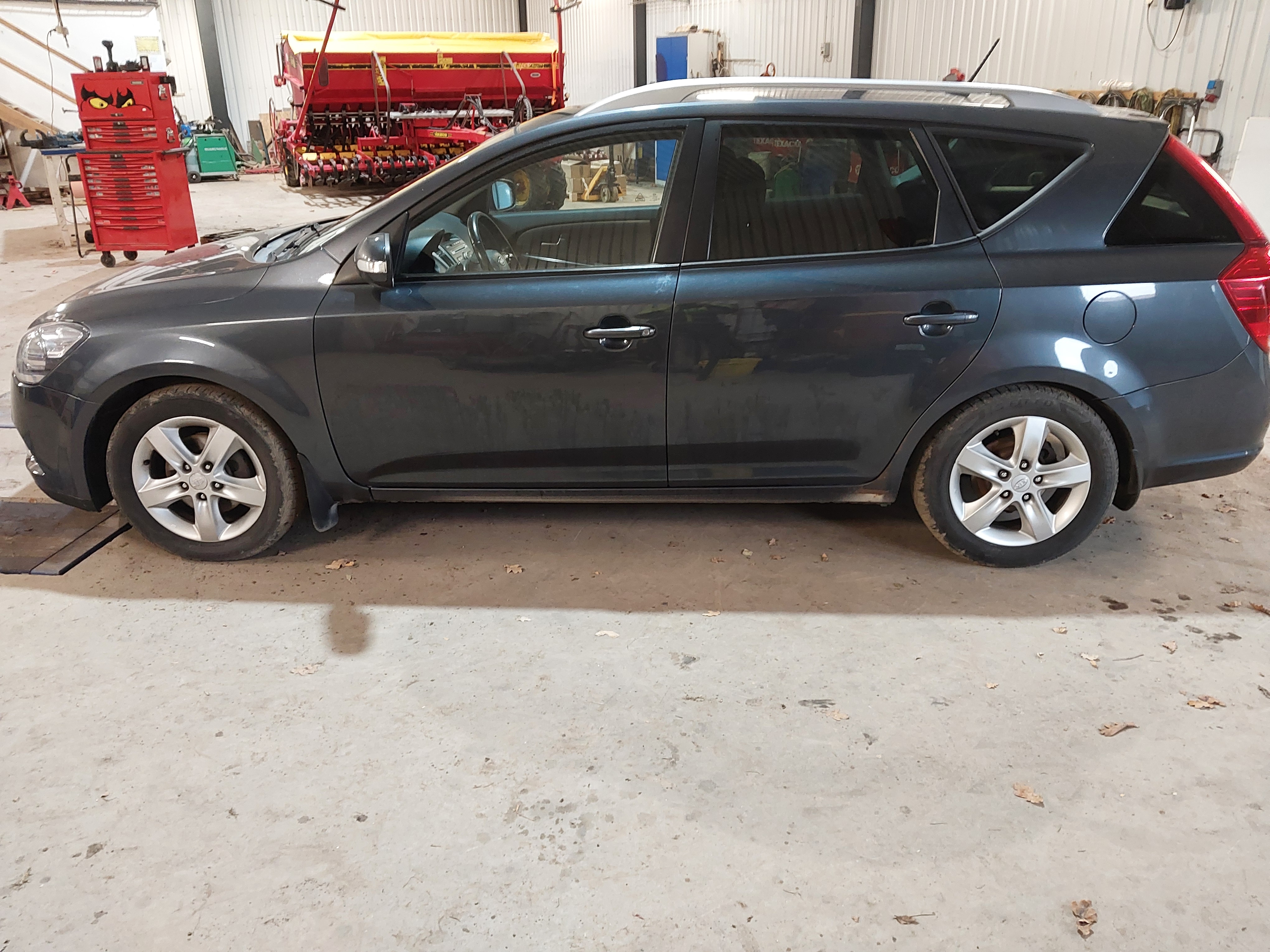 Kia Ceed 1.6 CRDi 115 2010, bild 2/7