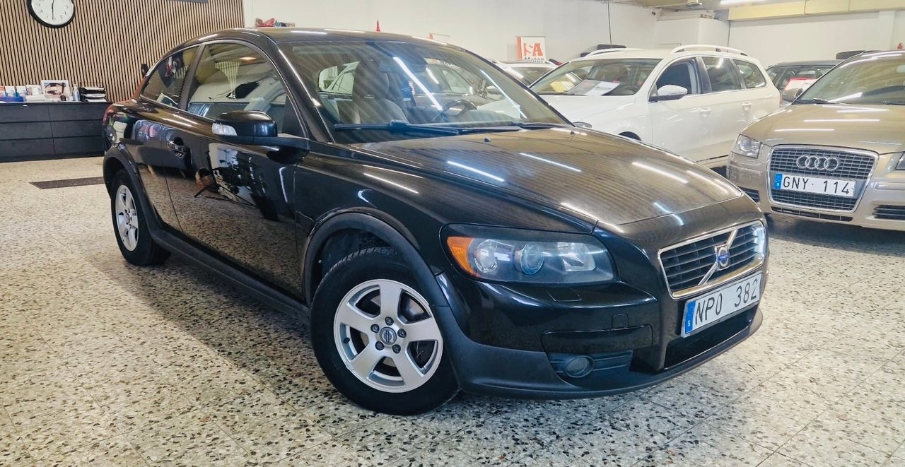 Volvo C30 1.8 Momentum 2009, photo 2/10