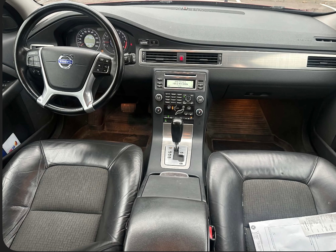 Volvo V70 Momentum 2010, kuva 4/6