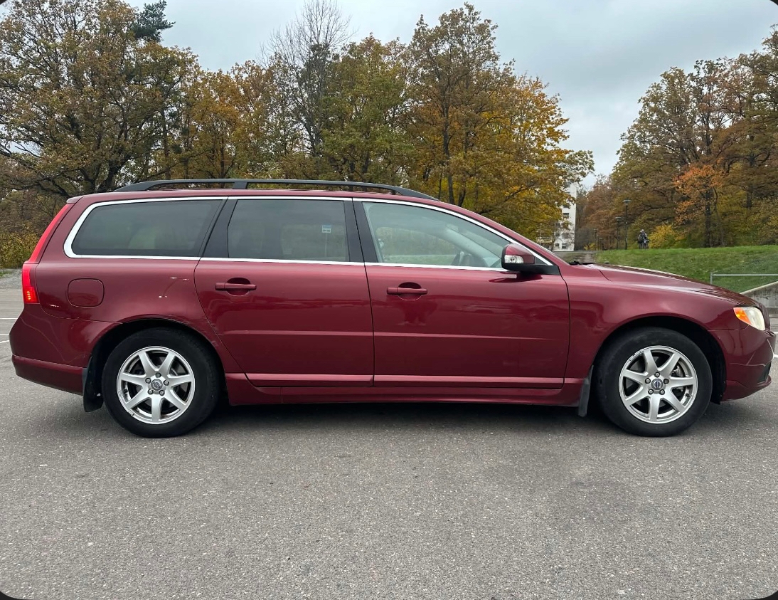 Volvo V70 Momentum 2010, kuva 3/6