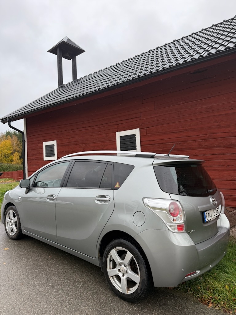 Toyota Verso 2.2 D-4D 2012, bild 2/5