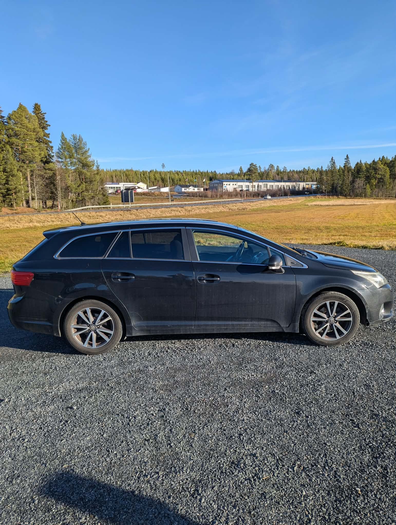 Toyota Avensis 2.0 D-4D 2013, bild 2/10
