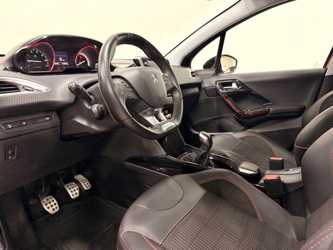 Peugeot 2008 1.2 PureTech 110 GT Line 2017, bild 9/10