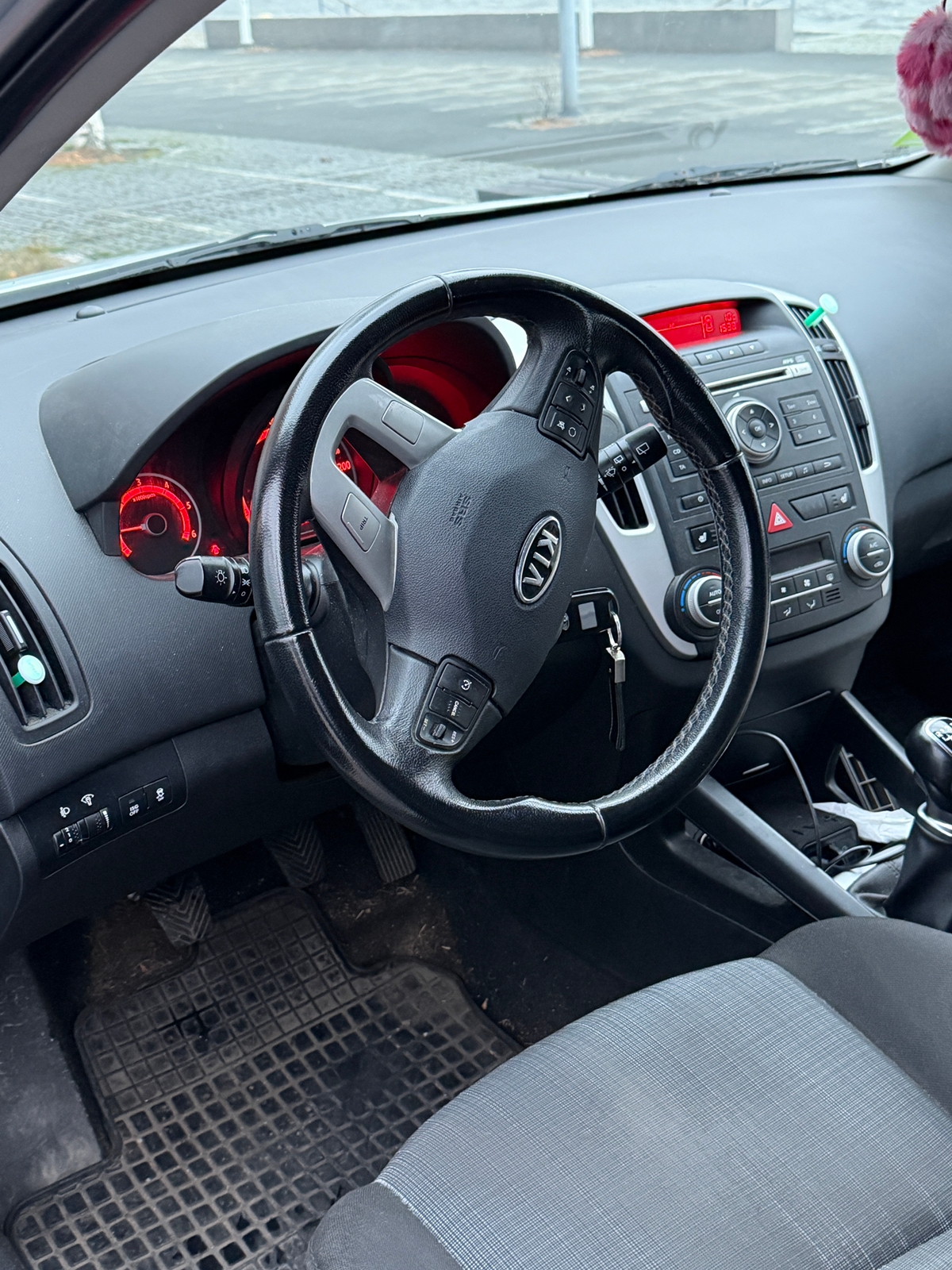 Kia Ceed 2010, bild 5/6