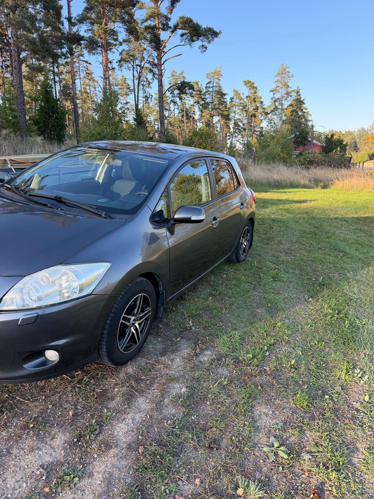 Toyota Auris 1.4 D-4D 2010, kuva 2/4