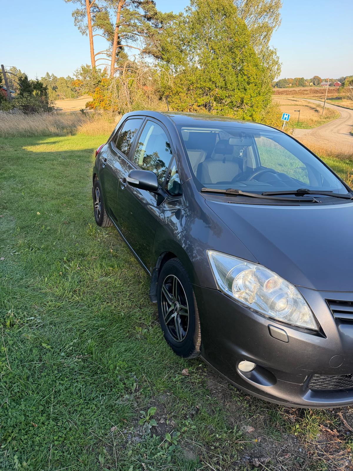 Toyota Auris 1.4 D-4D 2010, kuva 3/4