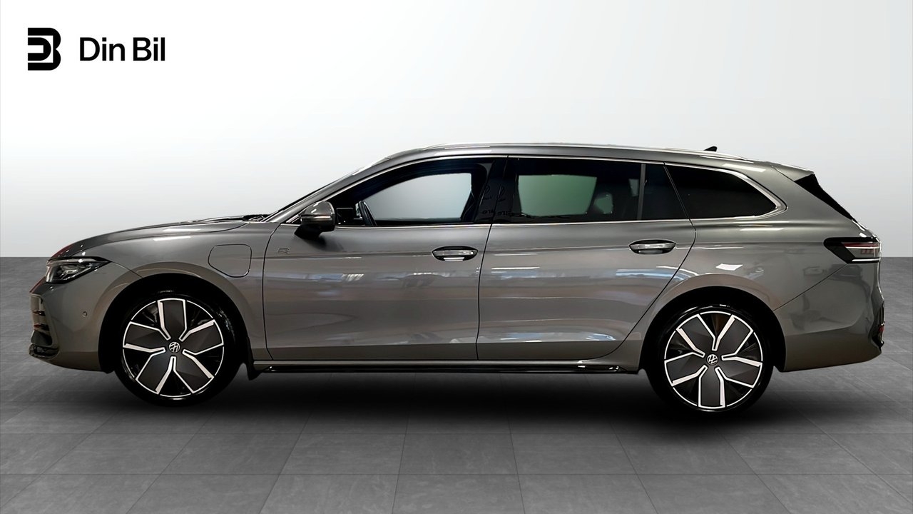 Volkswagen Passat R-Line 2026, bild 2/10