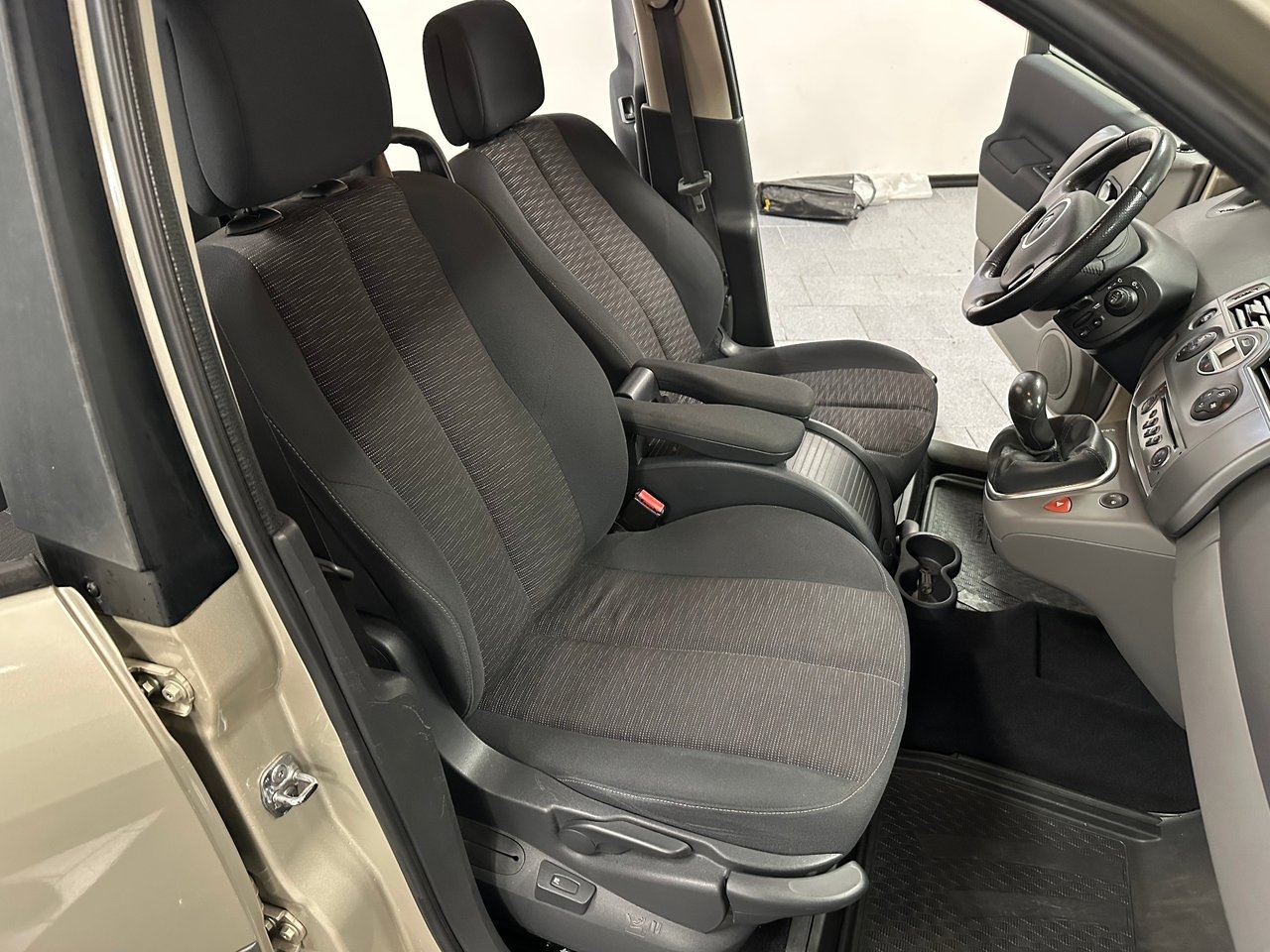 Renault Scénic 2.0 16V 2009, kuva 10/10