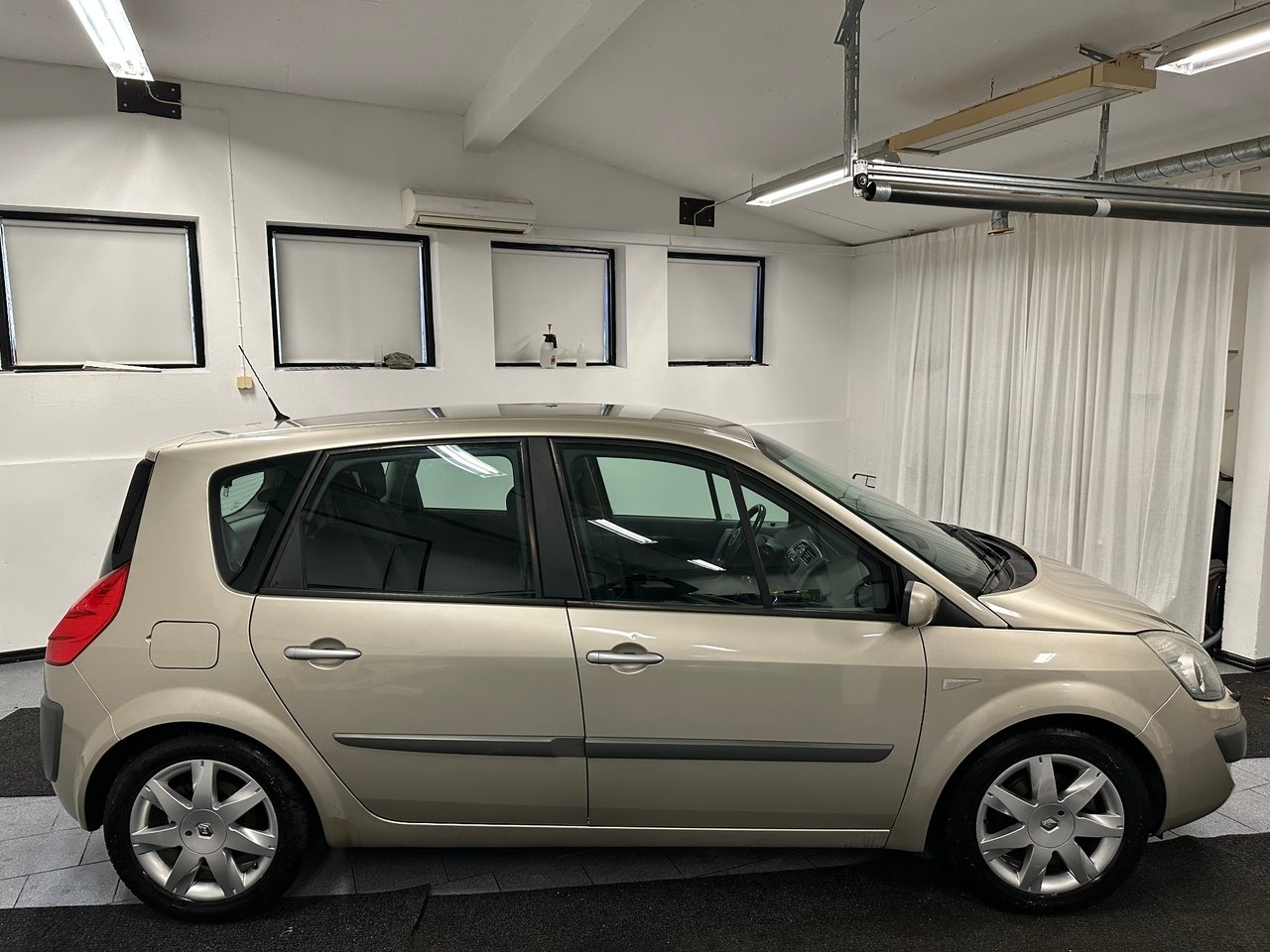 Renault Scénic 2.0 16V 2009, bild 4/10