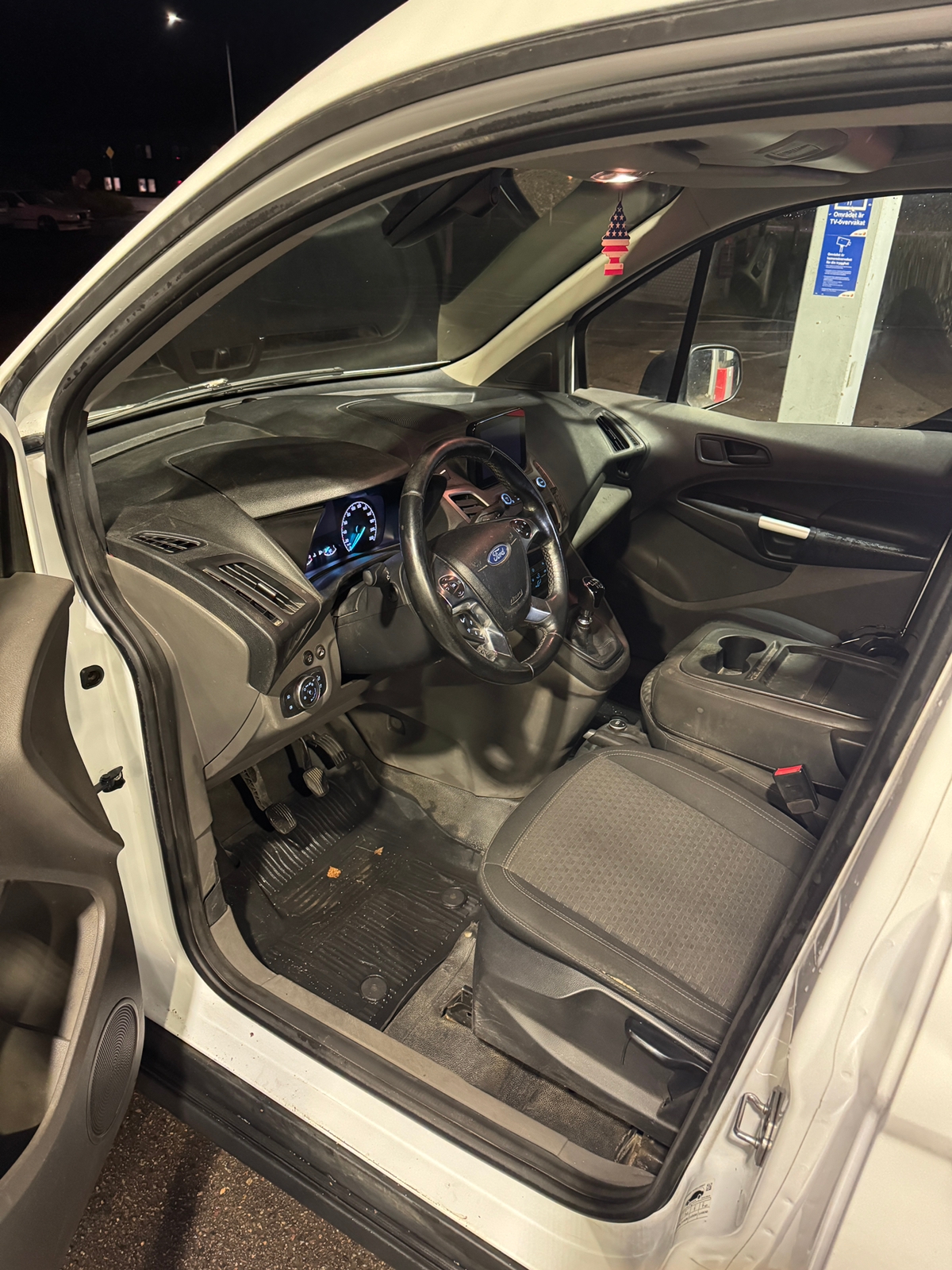 Ford Transit Connect 2019, bild 8/9