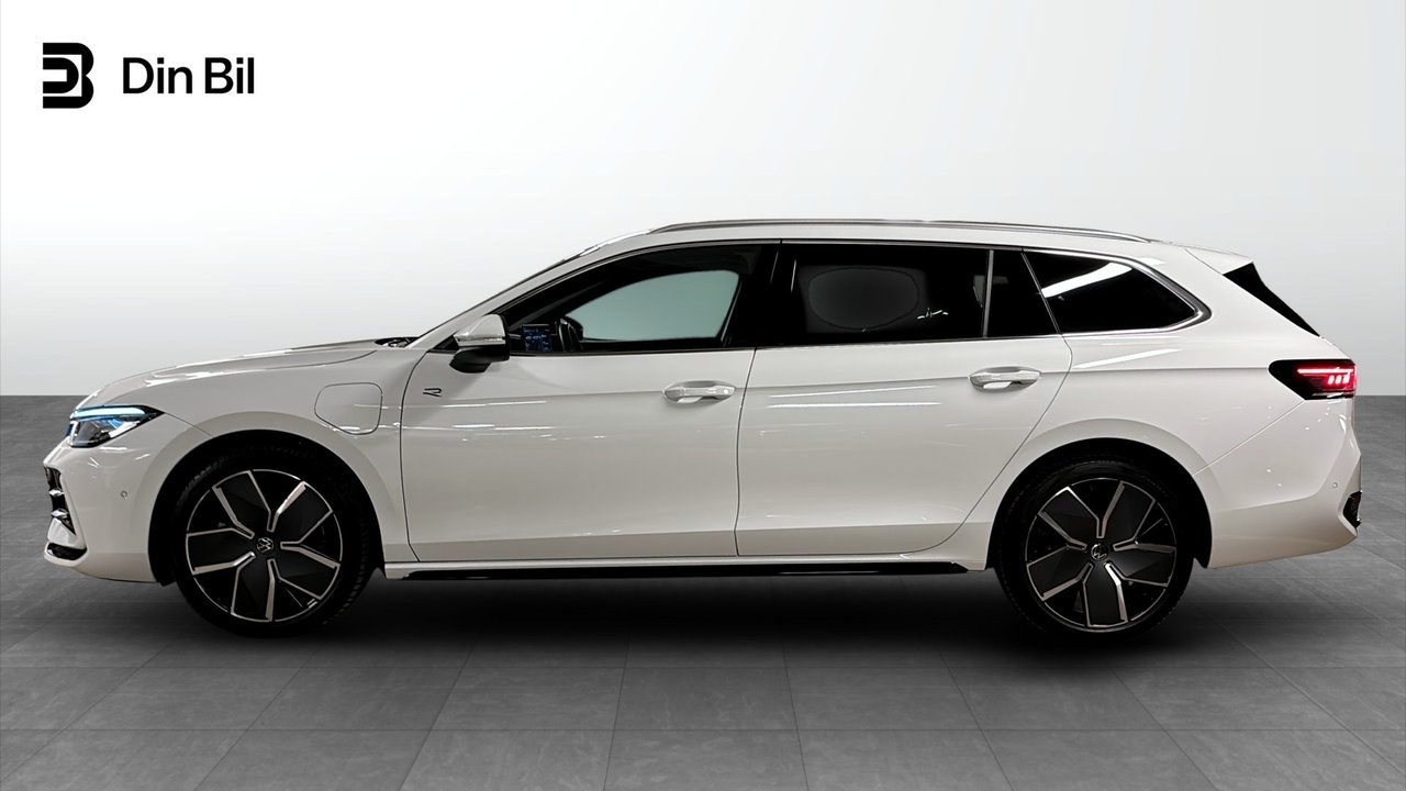 Volkswagen Passat R-Line 2026, bild 2/10