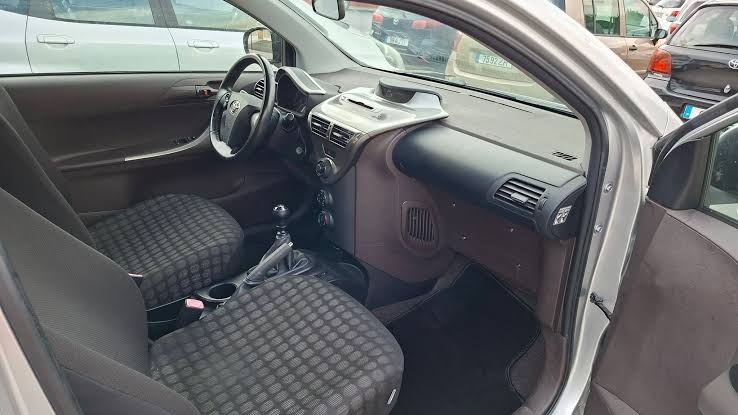 Toyota iQ 1.0 2009, bild 7/9