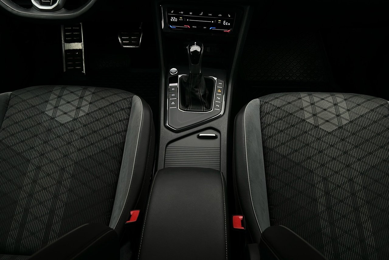 Volkswagen Tiguan R-Line 2024, photo 9/10