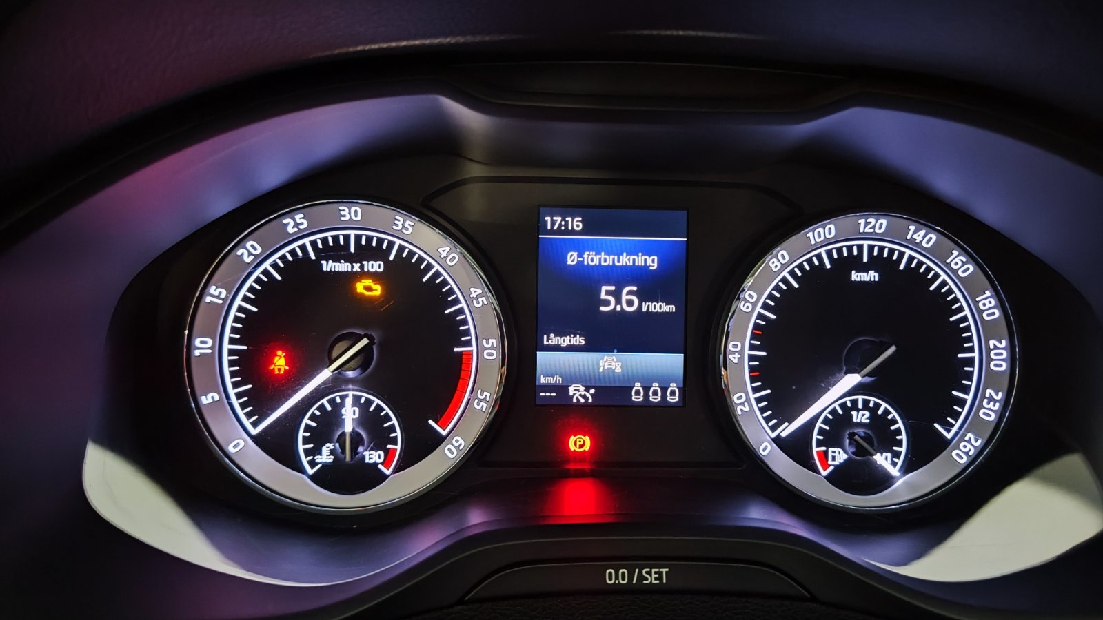 Skoda Karoq 1.6 TDI SCR 2020, kuva 8/8