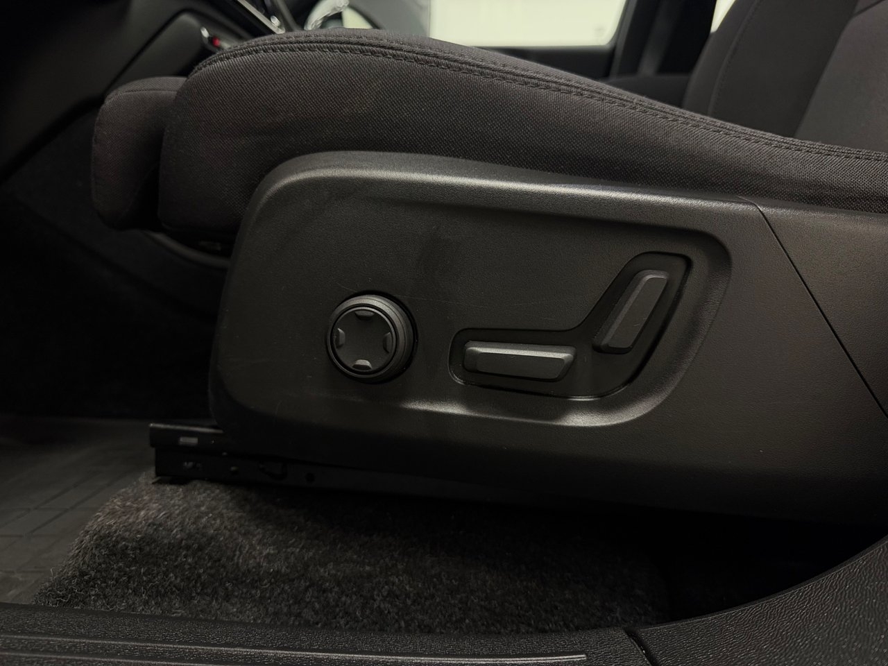 Volvo C40 Plus 2023, kuva 9/10